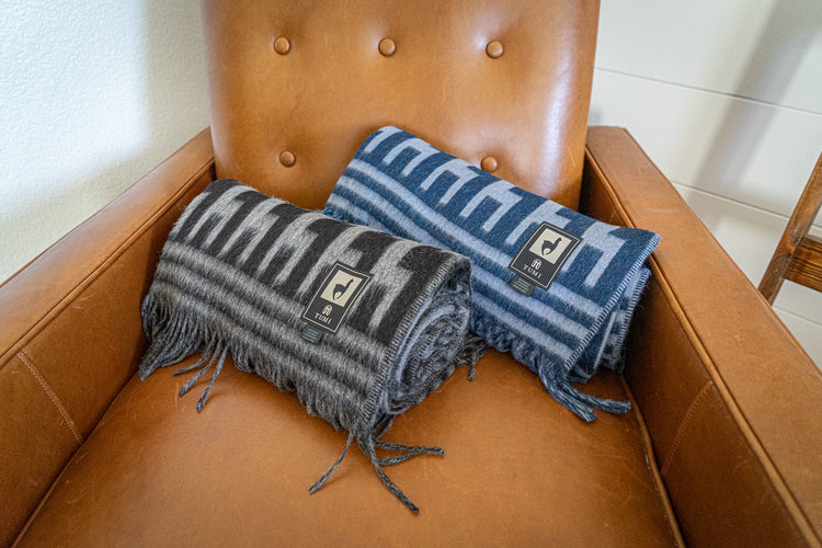 Alpaca Wool Throw Blanket - Alpaca Design (Blue)